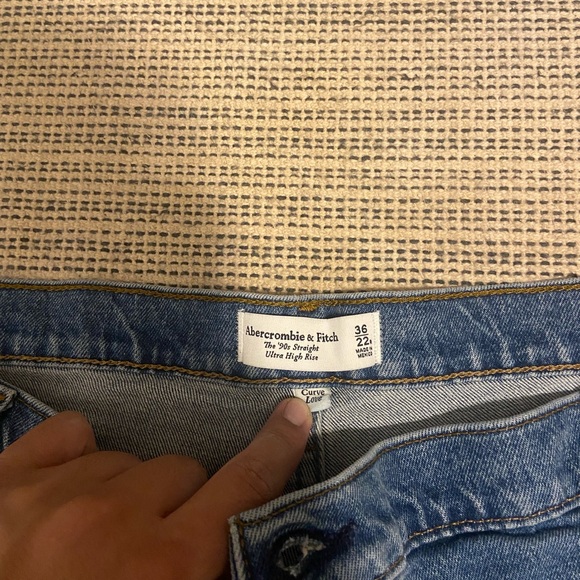 NWT Abercrombie 90s Straight Ultra High Rise Jean In Blue Sz 36 | 22R - Picture 4 of 8